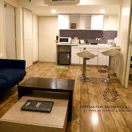 Rajhans Belliza Luxurious Studio Apartment سورات المظهر الخارجي الصورة