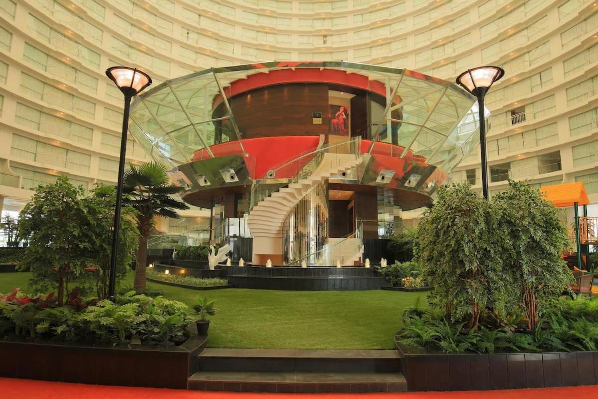 Rajhans Belliza Luxurious Studio Apartment سورات المظهر الخارجي الصورة