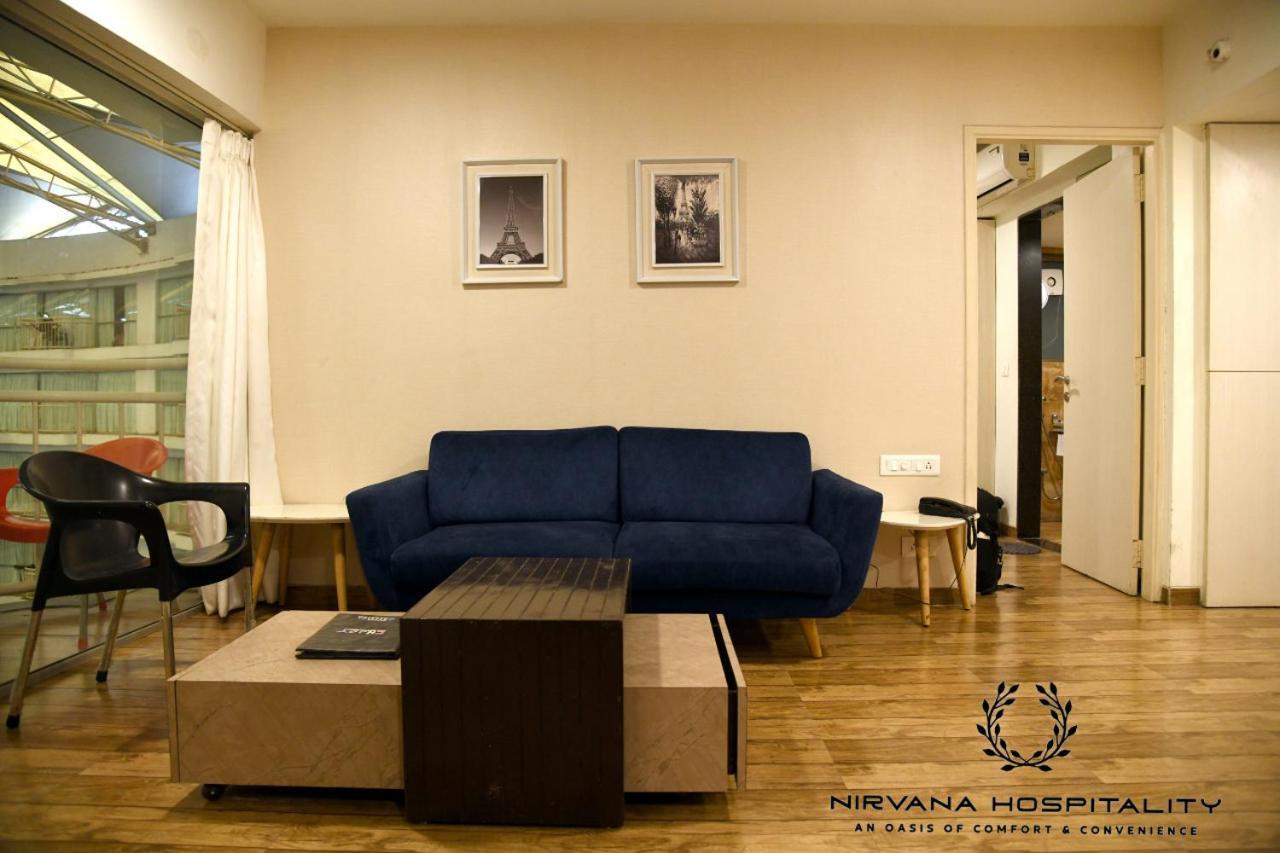 Rajhans Belliza Luxurious Studio Apartment سورات المظهر الخارجي الصورة