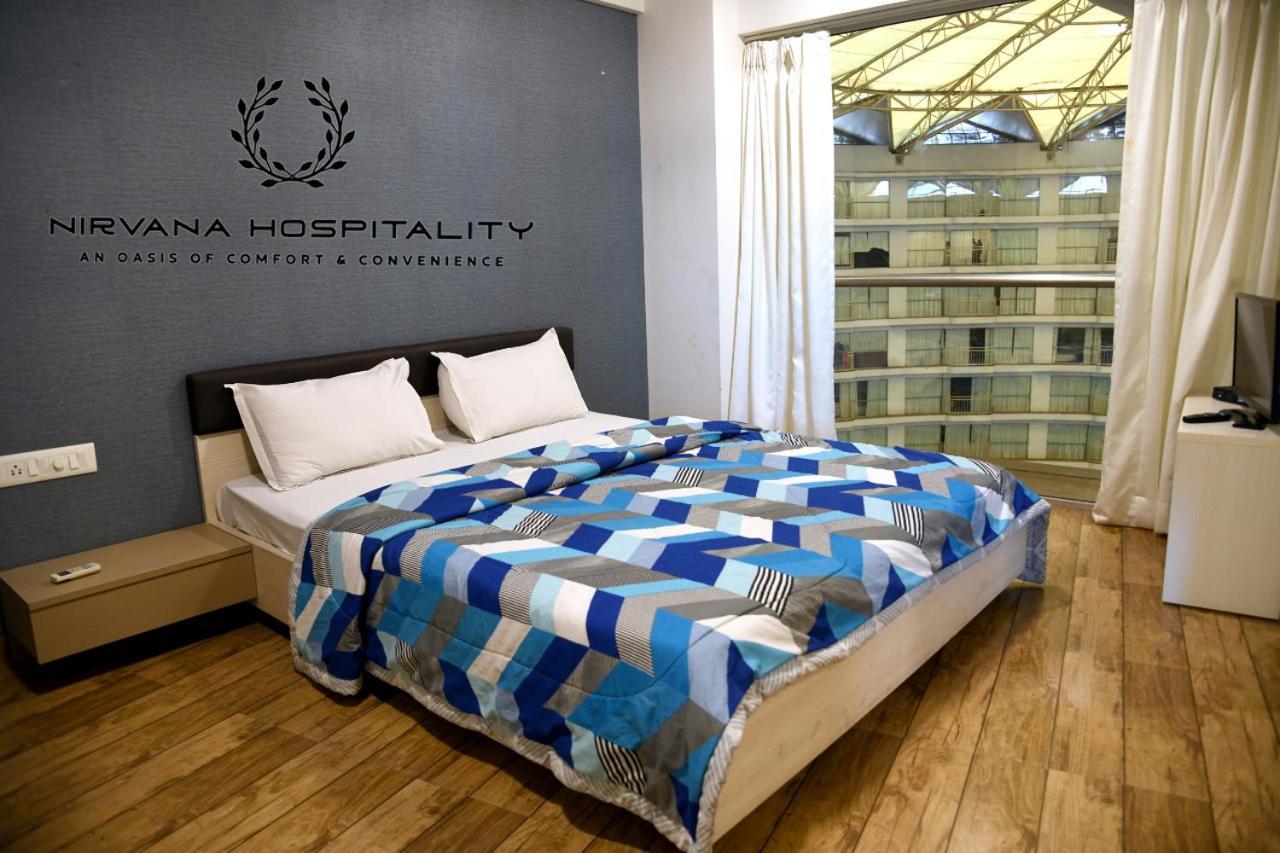 Rajhans Belliza Luxurious Studio Apartment سورات المظهر الخارجي الصورة