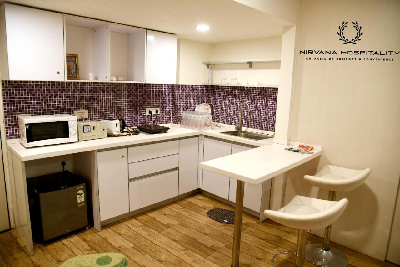 Rajhans Belliza Luxurious Studio Apartment سورات المظهر الخارجي الصورة