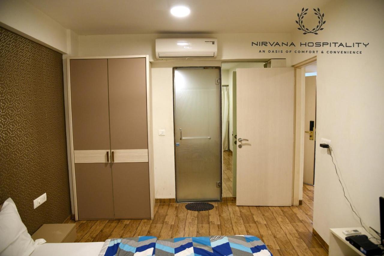 Rajhans Belliza Luxurious Studio Apartment سورات المظهر الخارجي الصورة