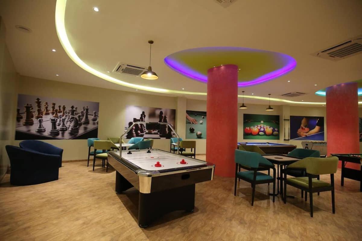 Rajhans Belliza Luxurious Studio Apartment سورات المظهر الخارجي الصورة