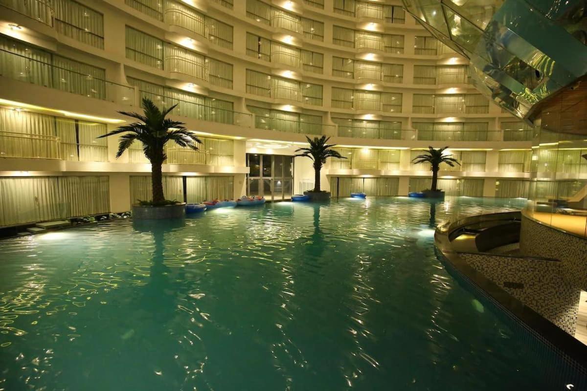 Rajhans Belliza Luxurious Studio Apartment سورات المظهر الخارجي الصورة