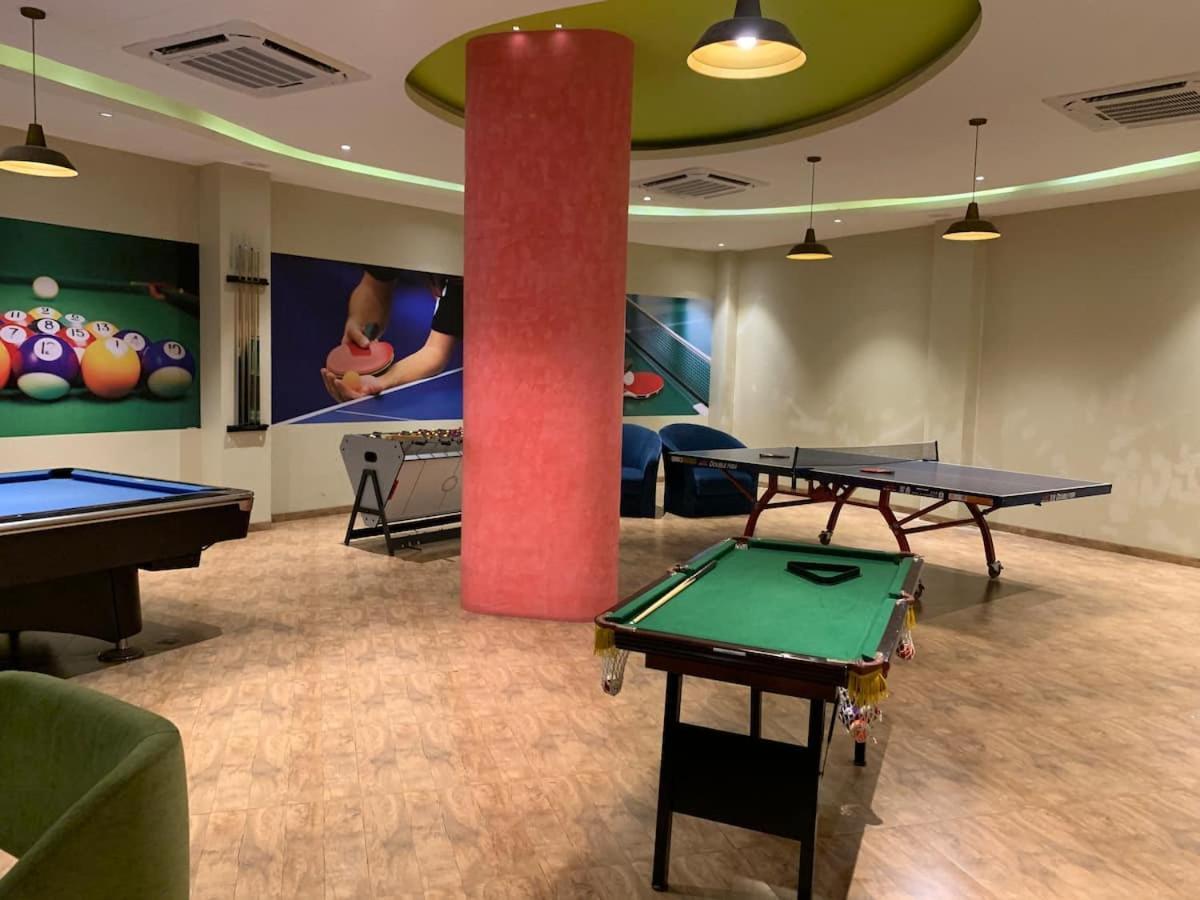 Rajhans Belliza Luxurious Studio Apartment سورات المظهر الخارجي الصورة
