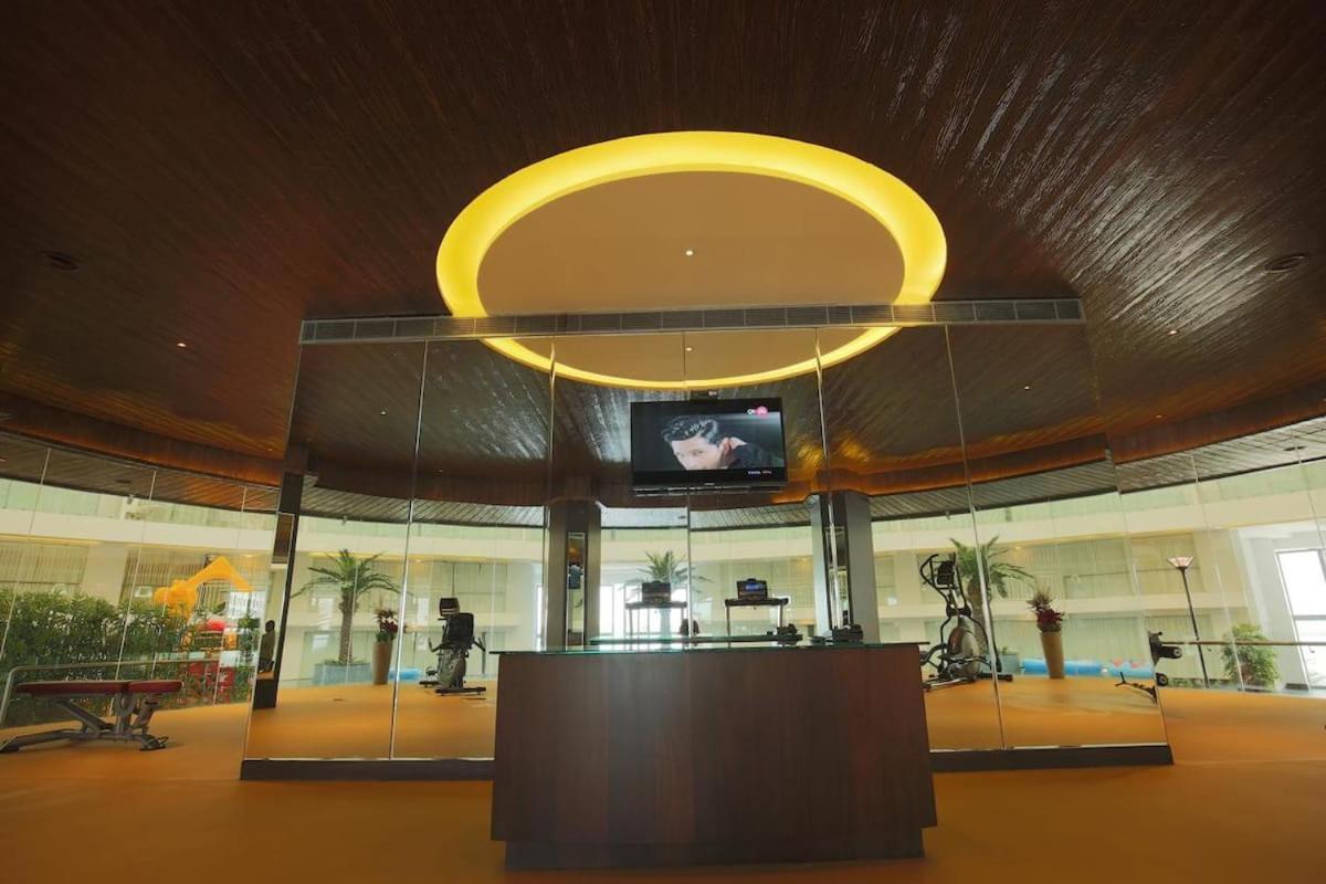 Rajhans Belliza Luxurious Studio Apartment سورات المظهر الخارجي الصورة