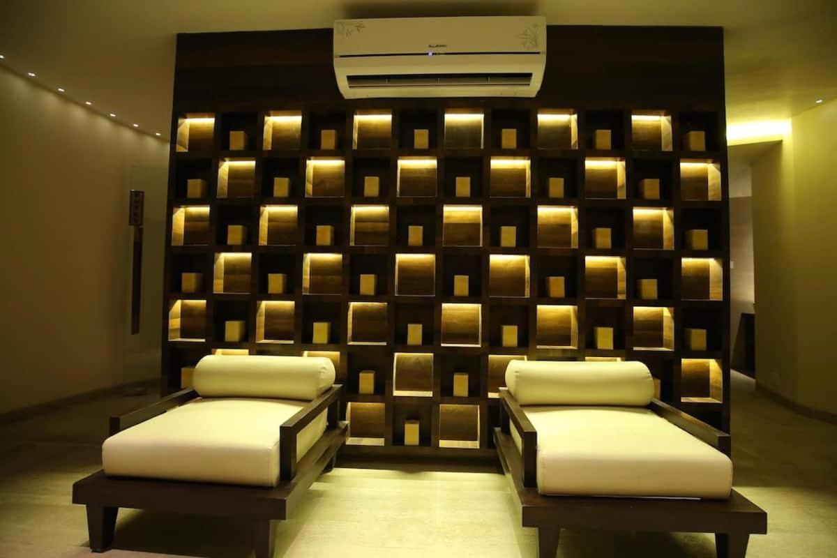 Rajhans Belliza Luxurious Studio Apartment سورات المظهر الخارجي الصورة