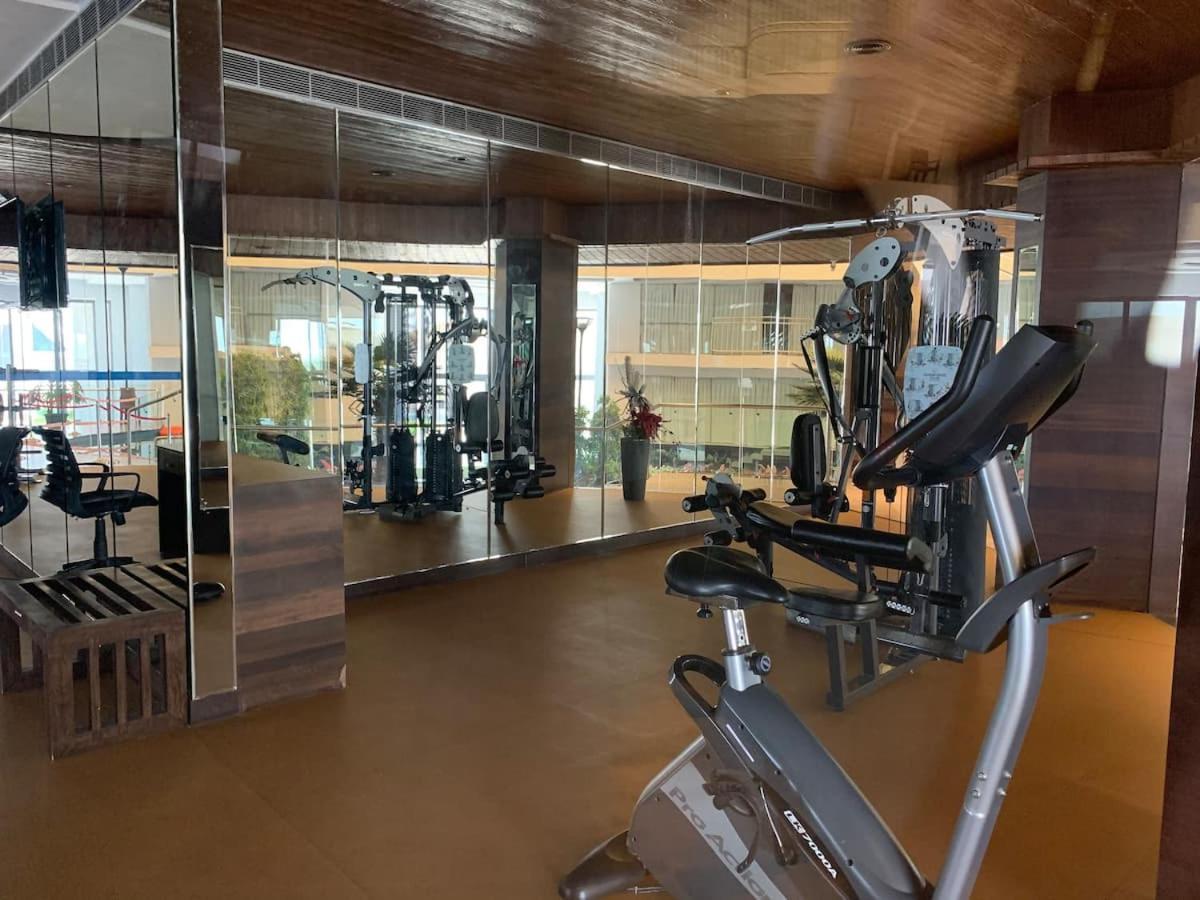 Rajhans Belliza Luxurious Studio Apartment سورات المظهر الخارجي الصورة