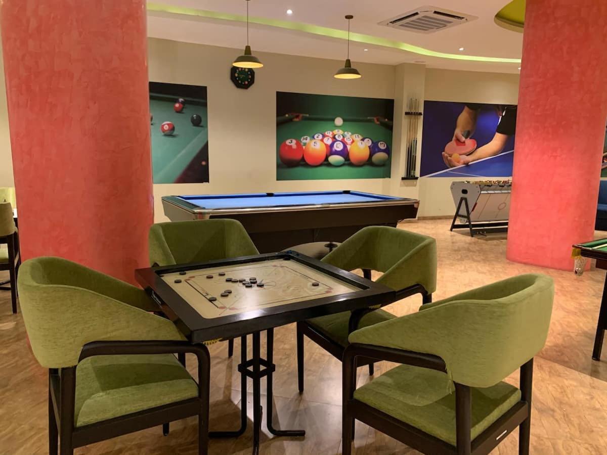 Rajhans Belliza Luxurious Studio Apartment سورات المظهر الخارجي الصورة